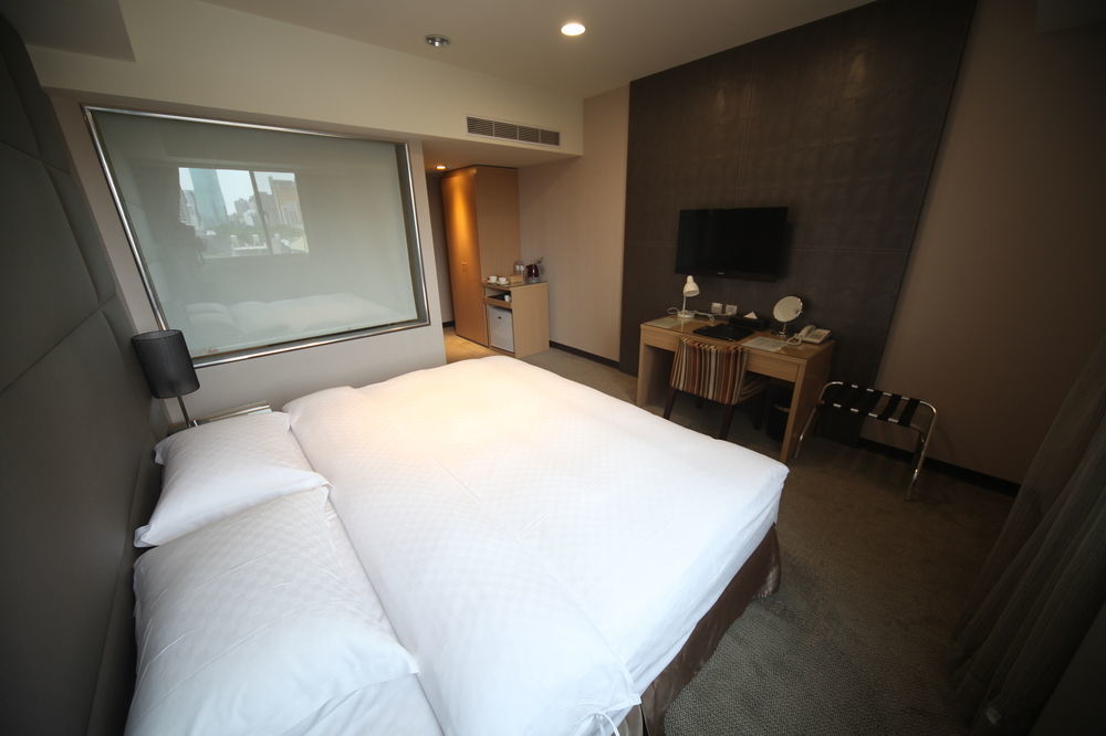 The Metro Hotel Taichung Exterior foto
