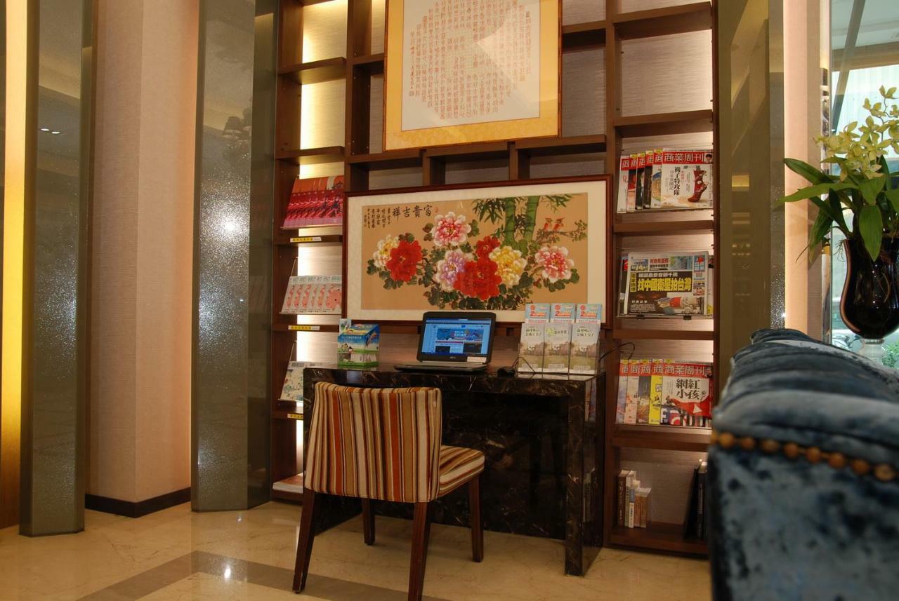 The Metro Hotel Taichung Exterior foto