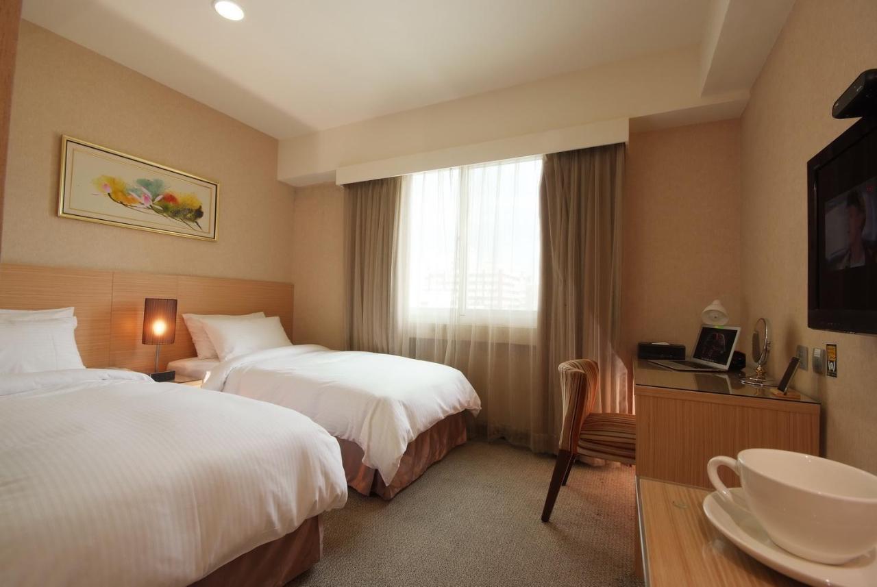 The Metro Hotel Taichung Exterior foto